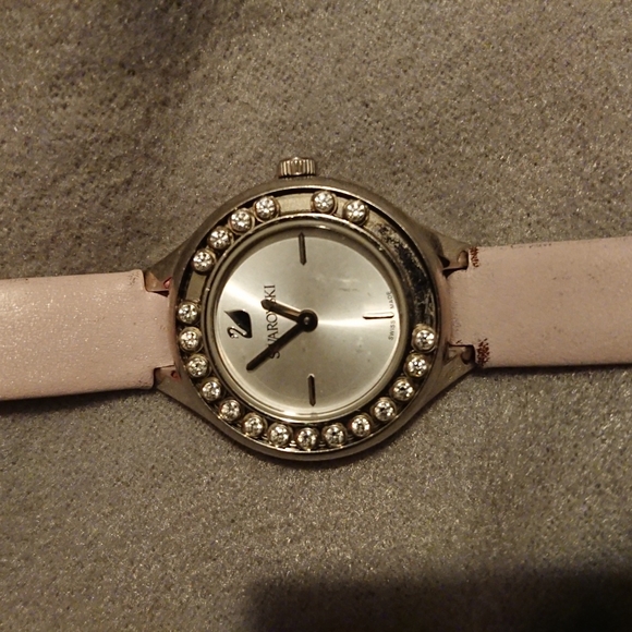 Swarovski pink leather watch - Picture 2 of 4